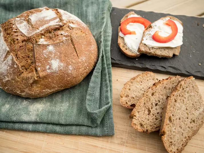 Rundt Surdeigsbrød